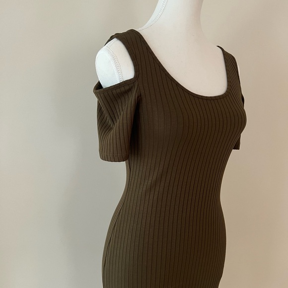 Topshop Olive Green Ribbed Midi Dress - Picture 2 of 3